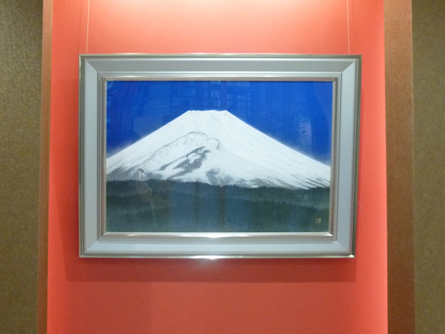 入口には富士の絵を飾りました。季節ごとに絵を変える予定です。